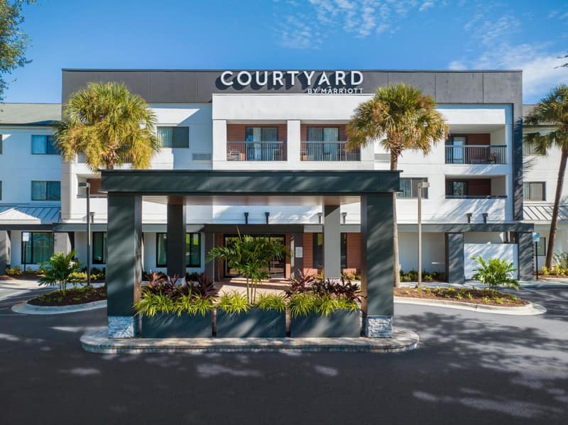 Courtyard Tampa North / I-75 Fletcher — building