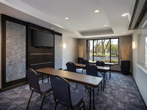 Courtyard Tampa North / I-75 Fletcher — meeting & event spaces