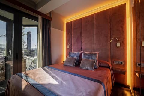 ON Suites Sevilla Apartments — hotel room