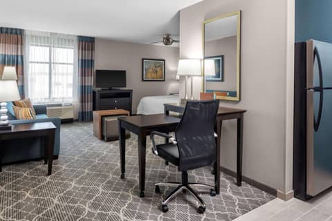 Homewood Suites By Hilton Wauwatosa Milwaukee — hotel room