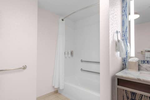 Hilton Garden Inn Freeport Downtown — photo 8