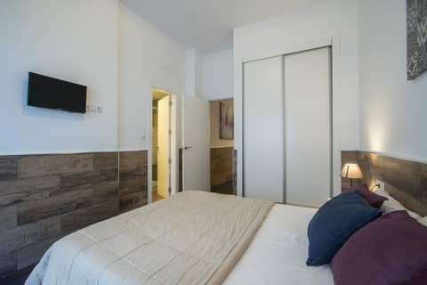 Apartamentos Carmen del Turia — hotel room