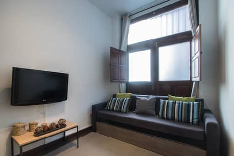 Apartamentos Carmen del Turia — hotel room