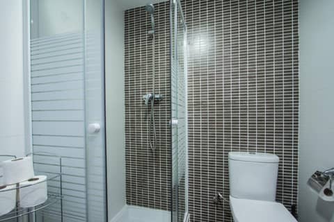 Apartamentos Carmen del Turia — bathroom