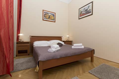 Budapest B&B Bed and Breakfast — bedroom