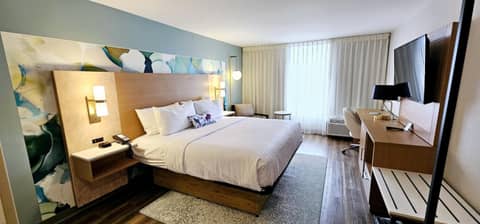 Wyndham Garden Atlanta Airport — hotel room