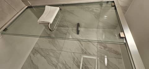 Wyndham Garden Atlanta Airport — bathroom