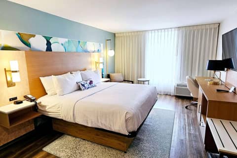Wyndham Garden Atlanta Airport — hotel room