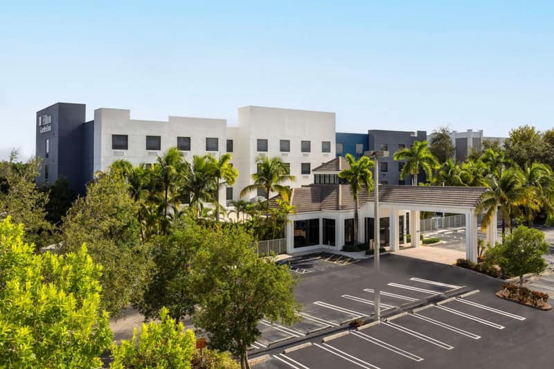 Hilton Garden Inn West Palm Beach Airport — building