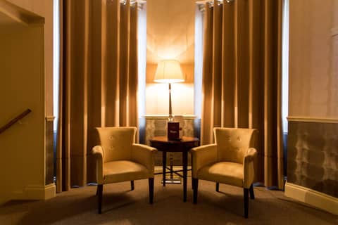 The Clarendon Hotel — hotel reception