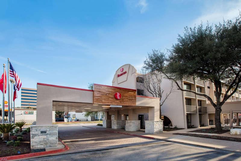 Ramada by Wyndham Austin South — building