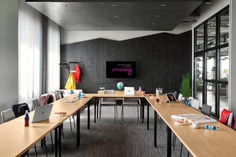 Moxy Cologne Bonn Airport — photo 4