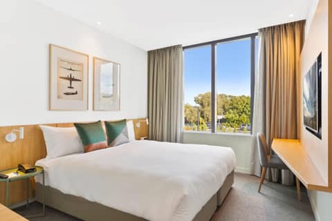 Mantra on Sydney Airport — hotel room