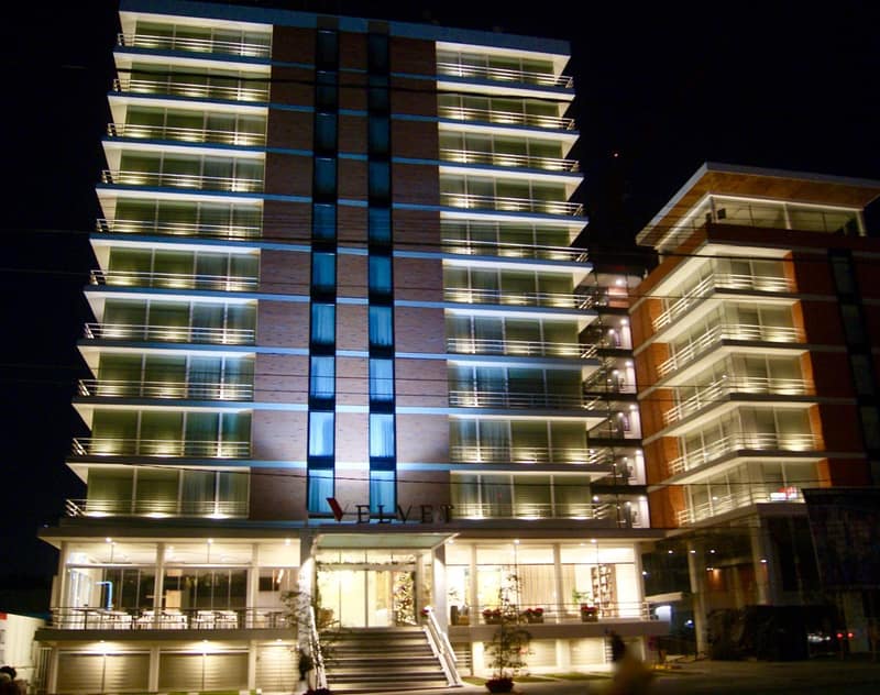 Hotel Velvet Plaza — building