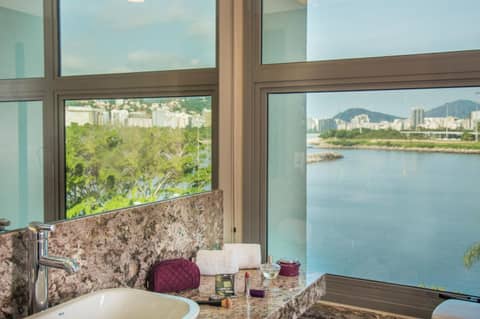 Prodigy Santos Dumont by Wish — bathroom