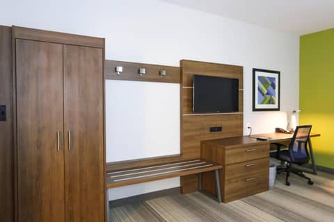 Holiday Inn Express & Suites - Houston IAH - Beltway 8 by IHG — photo 2