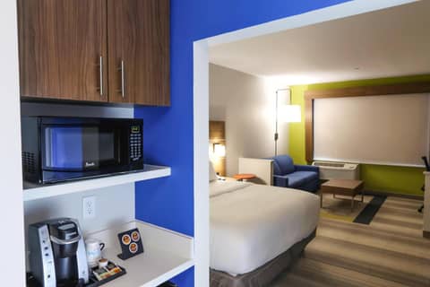 Holiday Inn Express & Suites - Houston IAH - Beltway 8 by IHG — photo 4