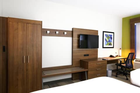 Holiday Inn Express & Suites - Houston IAH - Beltway 8 by IHG — photo 5
