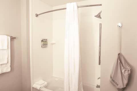 Holiday Inn Express & Suites - Houston IAH - Beltway 8 by IHG — photo 6