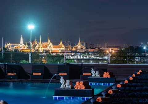 D&D Inn Khaosan — roof
