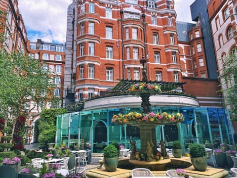 St. James' Court, A Taj Hotel, London — building