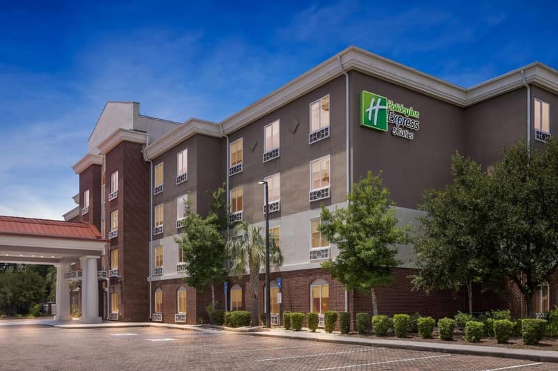 Holiday Inn Express Hotel & Suites Savannah Midtown by IHG — building
