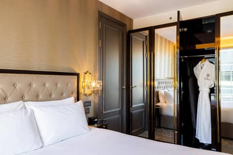 Leonardo Hotel London Aldgate - formerly Hotel Saint — hotel room