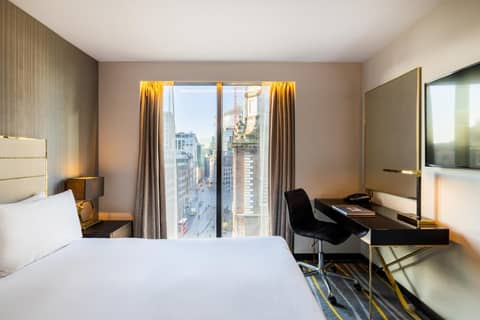 Leonardo Hotel London Aldgate - formerly Hotel Saint — hotel room