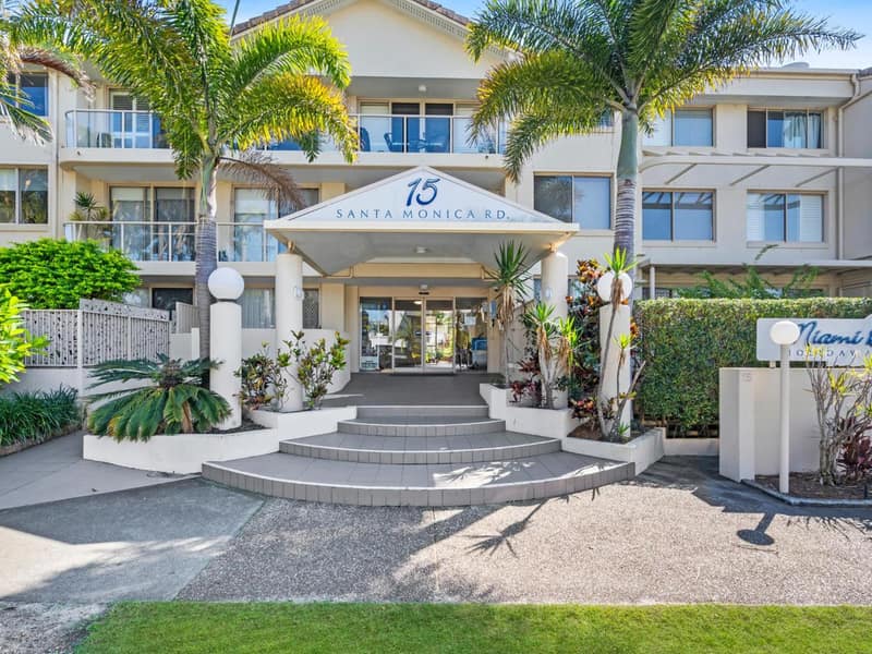 Miami Beachside Holiday Apartments — building