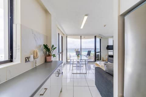 Olympus Beachfront Apartments — hotel room