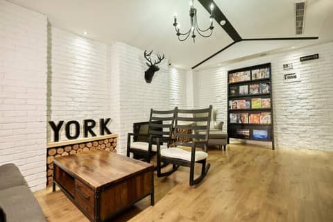 York Hotel — lounge