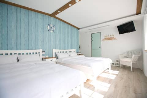 York Hotel — hotel room