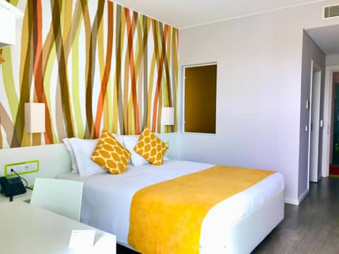 Hotel 3K Faro Aeroporto — hotel room