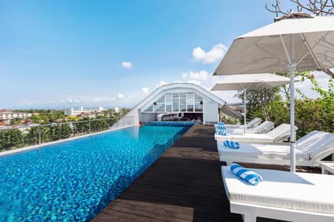 Jambuluwuk Oceano Seminyak Hotel — recepcion & lobby