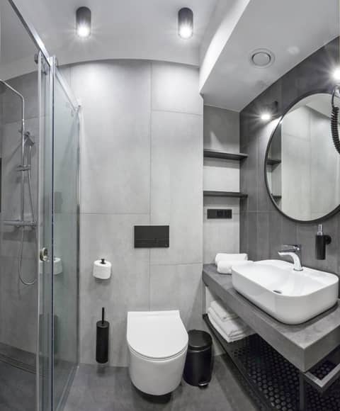 Hotel Alexander — bathroom