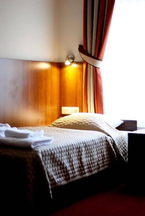 Hotel Alexander — hotel room
