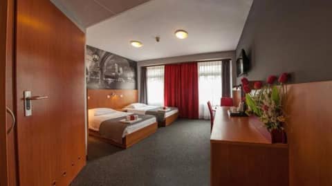 Hotel Alexander — hotel room