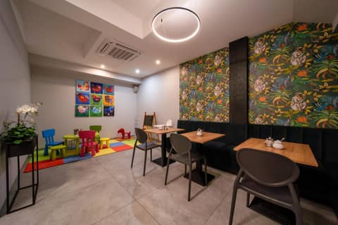 Hotel Alexander — dining