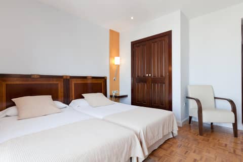 Hotel Don Curro — bedroom