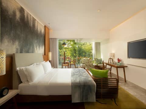 Maya Sanur Resort & Spa — hotel room