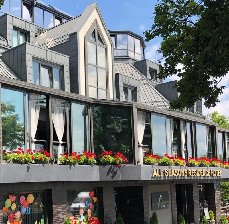 All Seasons Residence Design Hotel - Free parking — building