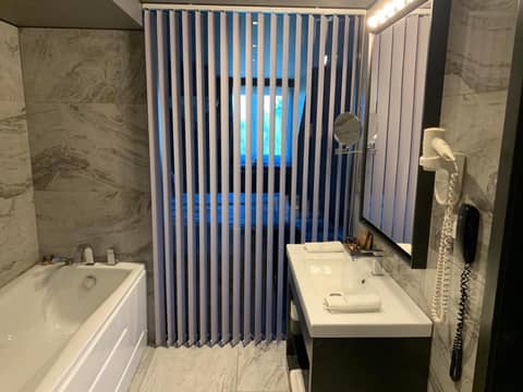 All Seasons Residence Design Hotel - Free parking — photo 2