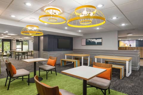 Spark by Hilton Sarasota Siesta Key Gateway — photo 2