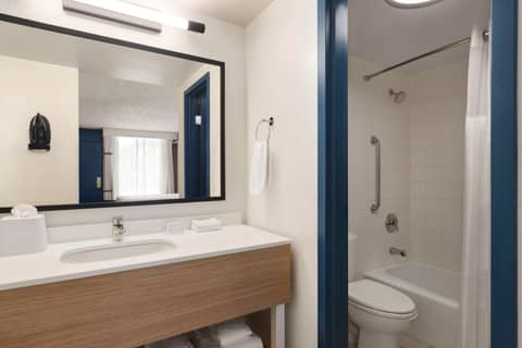 Spark by Hilton Sarasota Siesta Key Gateway — photo 5