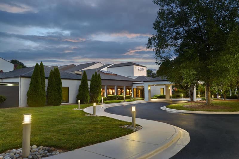 Courtyard Charlotte Arrowood — building