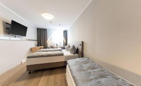 centerroom München City — hotel room