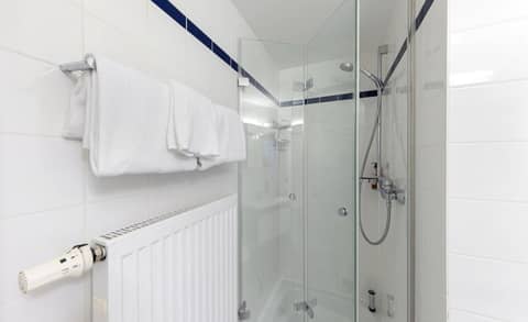 centerroom München City — bathroom