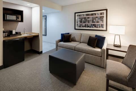Embassy Suites by Hilton Detroit Troy Auburn Hills — photo 4