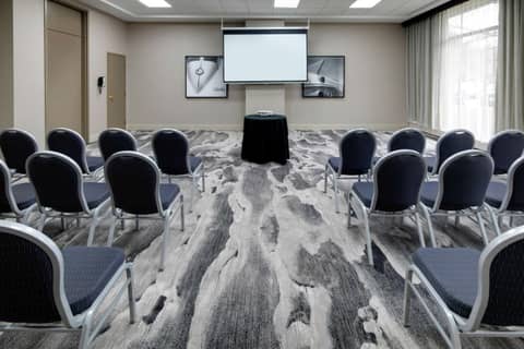 Embassy Suites by Hilton Detroit Troy Auburn Hills — photo 9