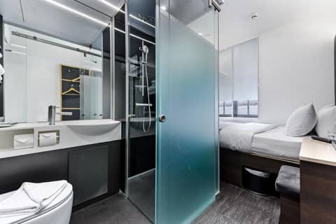The Z Hotel Holborn — bathroom
